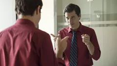 Praat je constant tegen jezelf? De psychologie legt uit wat dit betekent