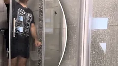 Goedkoop én effectief: zo raak je voorgoed van vlekken op je douchewand af