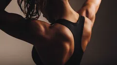 Rug trainen zonder optrekstang: trainer onthult de 3 beste thuisoefeningen voor een sterke rug